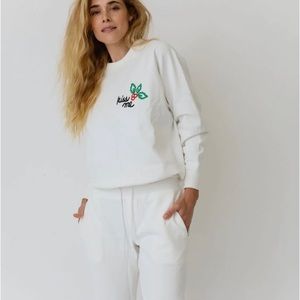 Leallo cotton terry cotton kiss me mistletoe dune sweatshirt